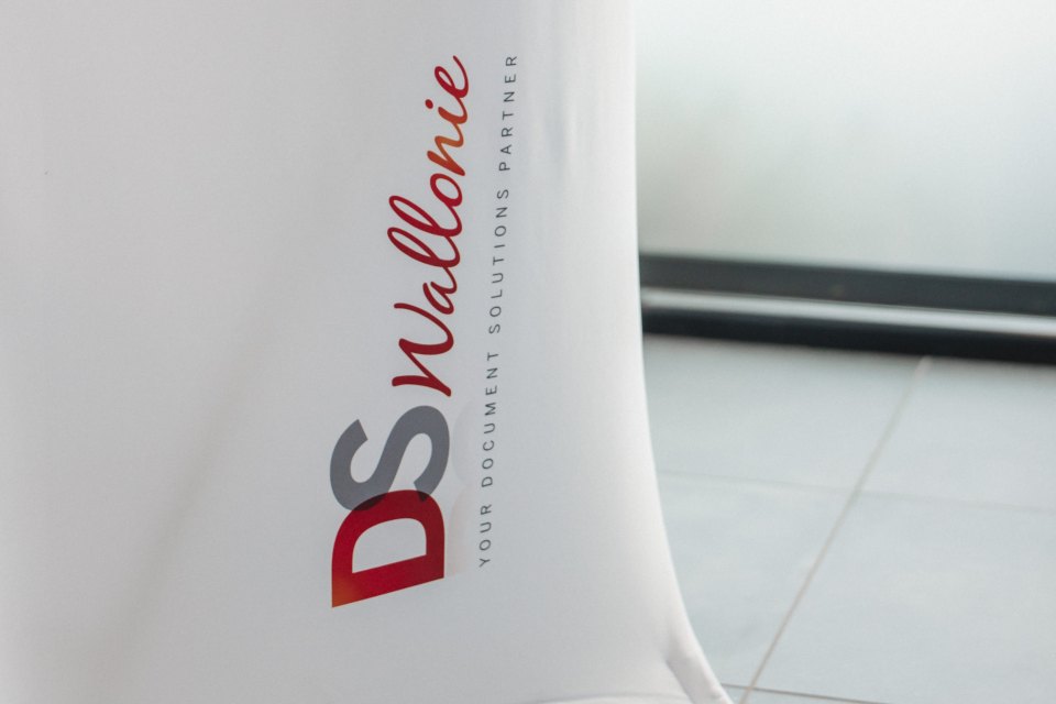 Détail d’un support textile imprimé aux couleurs DS Wallonie