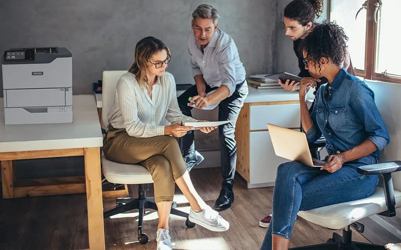 Xerox® VersaLink® B620 imprimante en situation au travail