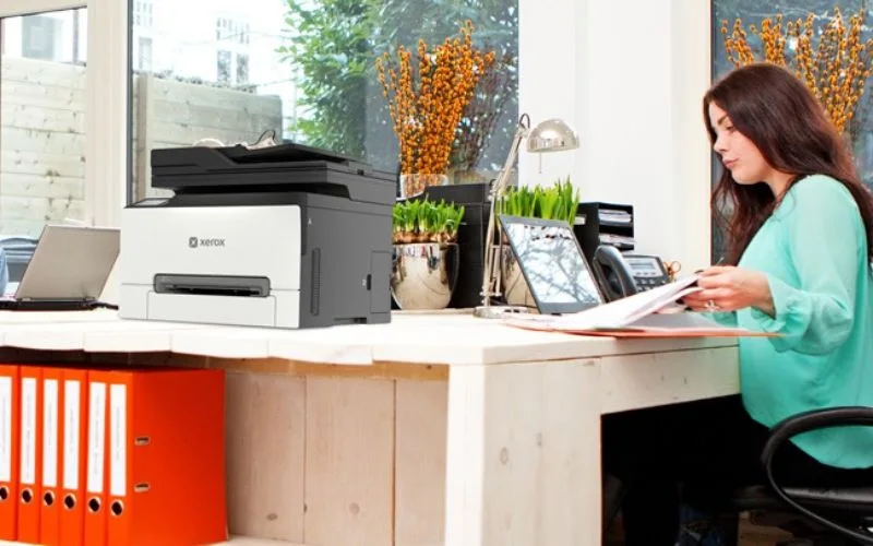 Imprimante multifonction Xerox® C303a environnement travail